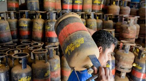 Himachal News Update: हिमाचल में गैस बुकिंग की व्यवस्था शुरू! कालाबाजारी व जमाखोरी रोकने के लिए विशेष टीमें गठित Himachal News Update: हिमाचल में गैस बुकिंग की व्यवस्था शुरू! कालाबाजारी व जमाखोरी रोकने के लिए विशेष टीमें गठित