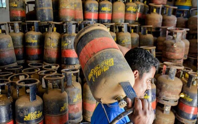 Himachal News Update: हिमाचल में गैस बुकिंग की व्यवस्था शुरू! कालाबाजारी व जमाखोरी रोकने के लिए विशेष टीमें गठित Himachal News Update: हिमाचल में गैस बुकिंग की व्यवस्था शुरू! कालाबाजारी व जमाखोरी रोकने के लिए विशेष टीमें गठित
