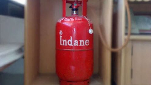 Himachal Crime News: दिन दहाड़े घर में घुसे चोर! कीमती सामान छोड़कर गैस सिलेंडर पर किया हाथ साफ Himachal Crime News: दिन दहाड़े घर में घुसे चोर! कीमती सामान छोड़कर गैस सिलेंडर पर किया हाथ साफ