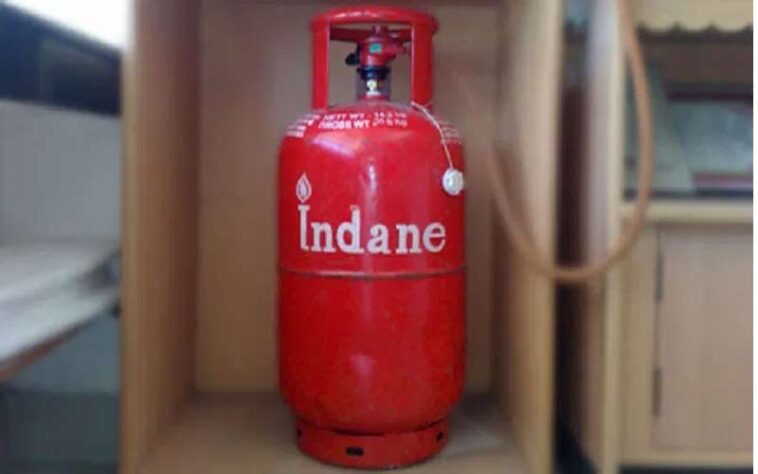 Himachal Crime News: दिन दहाड़े घर में घुसे चोर! कीमती सामान छोड़कर गैस सिलेंडर पर किया हाथ साफ Himachal Crime News: दिन दहाड़े घर में घुसे चोर! कीमती सामान छोड़कर गैस सिलेंडर पर किया हाथ साफ