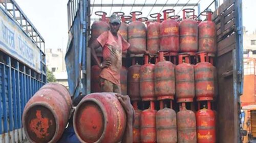 Himachal News : गैस सिलेंडर की 14 गाड़ियां भेजी! घरेलू एलपीजी सिलेंडर सहित पेट्रोल-डीजल की कोई कमी नहीं