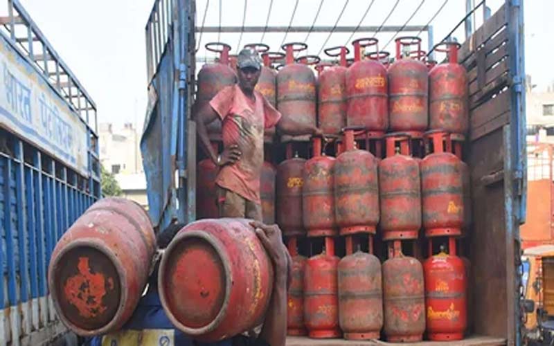 LPG Crisis: रसोई गैस पर मंडराया बड़ा खतरा! 4 साल तक प्रभावित रह सकती है सप्लाई, युद्ध ने बिगाड़ा गणित