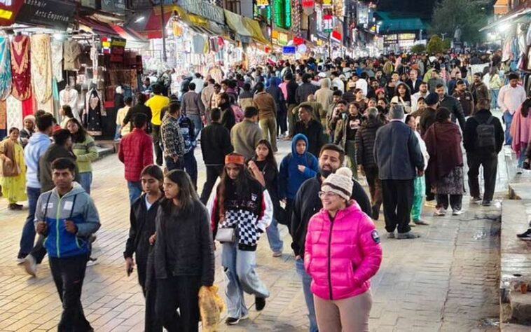 Himachal Tourism: मैदानी राज्यों में पारा चढ़ते ही हिमाचल में उमड़ने लगी पर्यटकों की भीड़! होटलों में बढ़ी ऑक्यूपेंसी Himachal Tourism: मैदानी राज्यों में पारा चढ़ते ही हिमाचल में उमड़ने लगी पर्यटकों की भीड़! होटलों में बढ़ी ऑक्यूपेंसी
