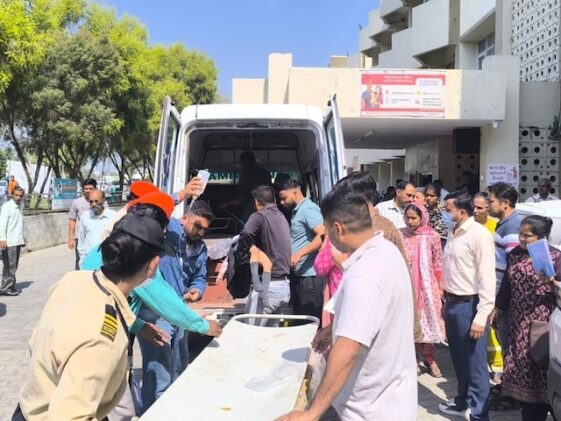 Una Accident: स्कूल बस की चपेट में आईं दो नन्हीं बहनें, हालत नाजुक… PGI चंडीगढ़ रेफर