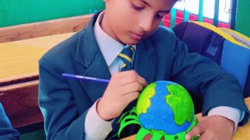 Shimla : नन्हे कलाकार आयान सभरवाल ने पृथ्वी दिवस पर दिखाई अपनी रचनात्मक प्रतिभा