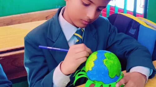 Shimla : नन्हे कलाकार आयान सभरवाल ने पृथ्वी दिवस पर दिखाई अपनी रचनात्मक प्रतिभा