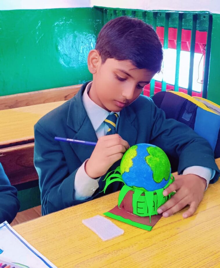 Shimla : नन्हे कलाकार आयान सभरवाल ने पृथ्वी दिवस पर दिखाई अपनी रचनात्मक प्रतिभा