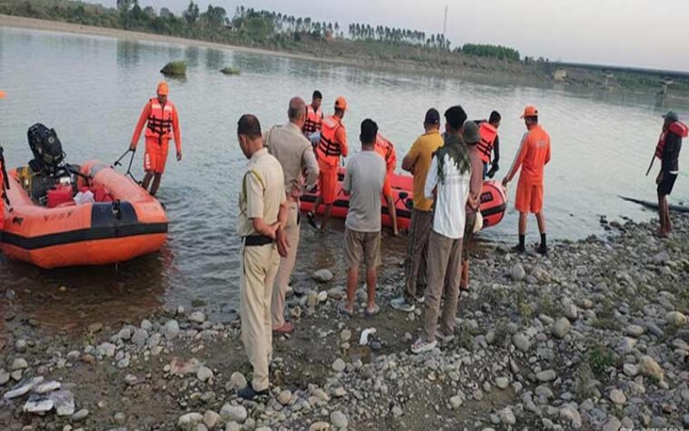 Himachal Latest News: दोस्तों के साथ नहाते ब्यास नदी में डूबा 11वीं कक्षा का छात्र! सर्च अभियान जारी