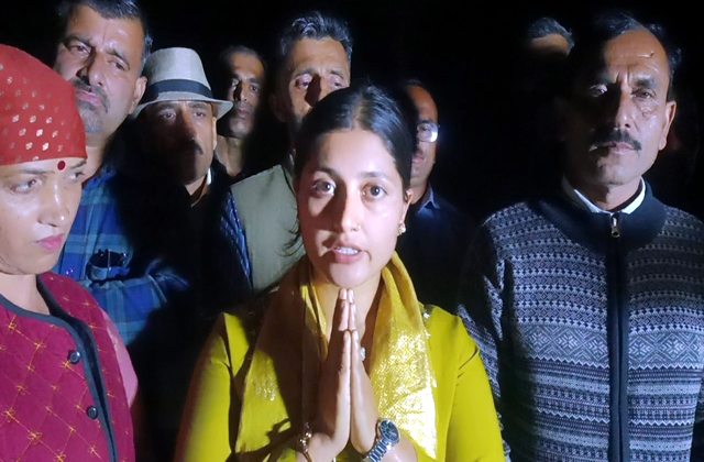 हिमाचल प्रदेश: फौजियों पर टिप्पणी के बाद इन्फ्लुएंसर इशिता पुंडीर ने मांगी माफी, विवाद हुआ शांत