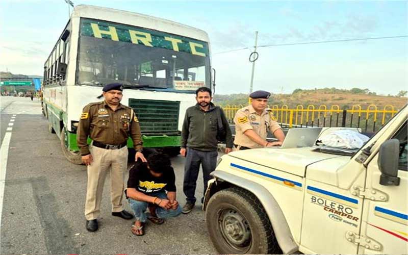 Himachal Crime News: HRTC बस में चिट्टा ले जा रहा था 23 साल का तस्कर! पुलिस ने बिछाया जाल, पहुंचाया सलाखों के पीछे