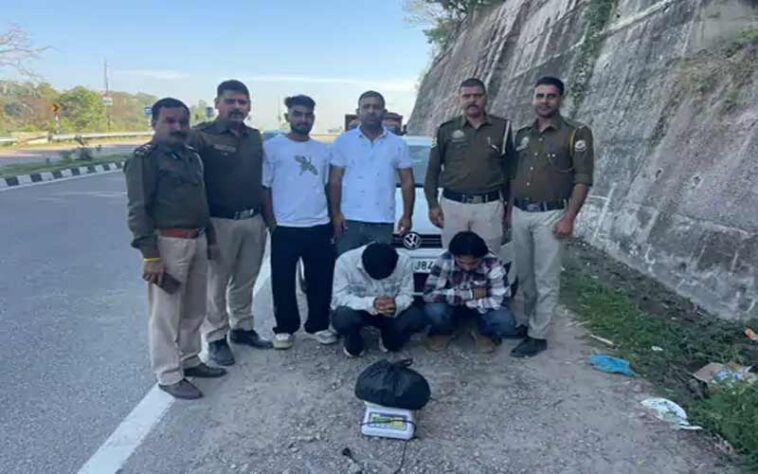 Himachal Crime News: हिमाचल में पकड़ी 4 किलो चरस! पंजाब के तस्कर काबू, गाडी में ले जा रहे थे सप्लाई Himachal Crime News: हिमाचल में पकड़ी 4 किलो चरस! पंजाब के तस्कर काबू, गाडी में ले जा रहे थे सप्लाई