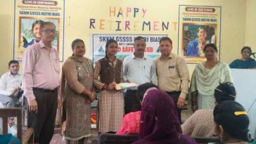 Paonta Sahib: 10वीं में 95.57% अंक, वैशाली चौधरी को 16,000 रुपए के कूपन से किया सम्मानित