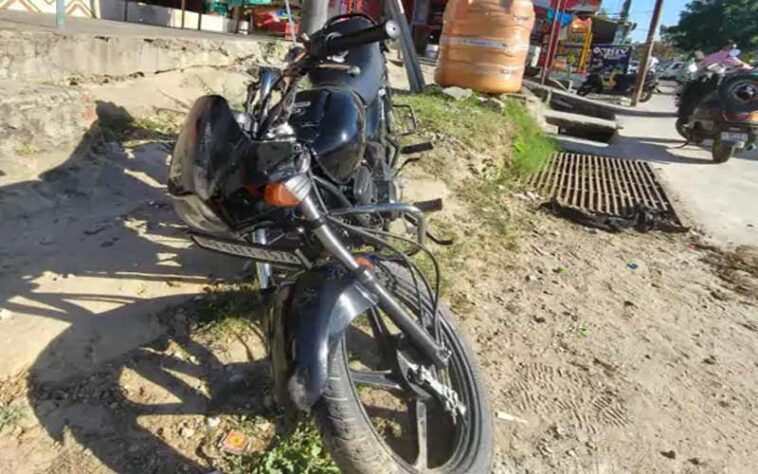 Accident In Himachal: सड़क किनारे खड़े व्यक्ति को तेज रफ्तार बाइक ने मारी टक्कर! अस्पताल पहुंचने से पहले ही तोड़ा दम