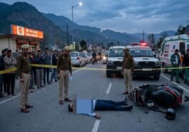 Paonta Sahib: सड़क पार कर रहे बैंक कर्मचारी को तेज रफ्तार स्कूटी ने रौंदा! मौके पर गई जान, ड्यूटी पर जाते पेश आया हादसा