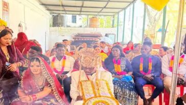 Himachal News: अफ्रीकी दूल्हे ने हिमाचल की बेटी संग लिए सात फेरे! मंदिर में हुई अनोखी शादी, नाटी पर थिरके विदेशी मेहमान