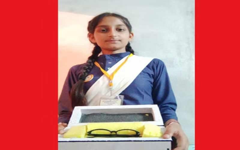 Himachal News Update: हिमाचल की छात्रा का कमाल! बनाया ऐसा ‘स्मार्ट बॉक्स’ जो खुद साफ करेगा चश्मा