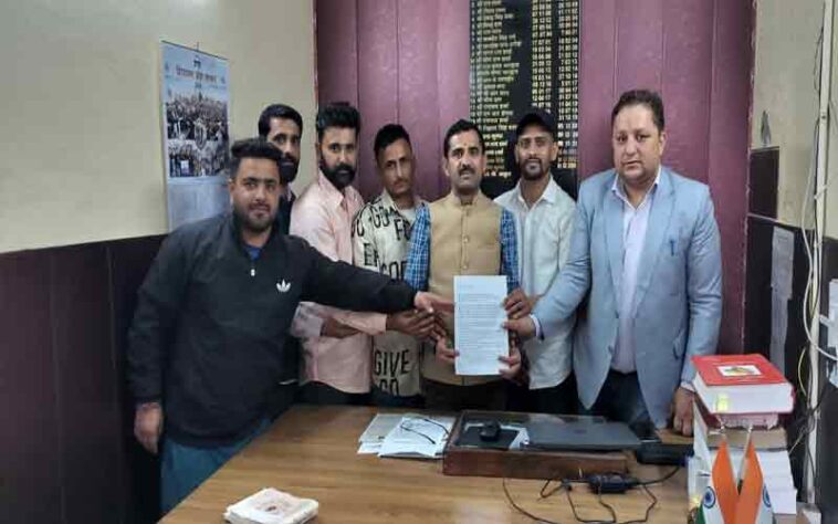 कफोटा/कमरऊ में जनसमस्याओं पर फूटा गुस्सा: सड़क, पुल और उप-तहसील को लेकर प्रशासन को चेतावनी कफोटा/कमरऊ में जनसमस्याओं पर फूटा गुस्सा: सड़क, पुल और उप-तहसील को लेकर प्रशासन को चेतावनी