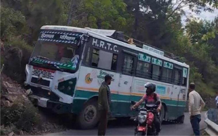 Accident In Himachal: HRTC बस की ब्रेक फेल! चालक ने सूझबूझ से बचाई 50 यात्रियों की जान