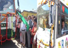 Sirmour News: हर्षवर्धन चौहान ने शिमला बस को हरी झंडी दिखाकर किया रवाना! यात्रियों के साथ बस में की यात्रा