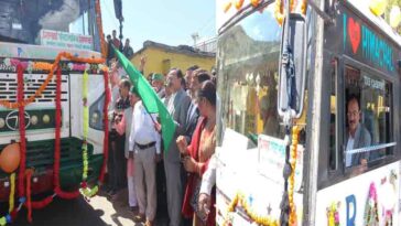 Sirmour News: हर्षवर्धन चौहान ने शिमला बस को हरी झंडी दिखाकर किया रवाना! यात्रियों के साथ बस में की यात्रा