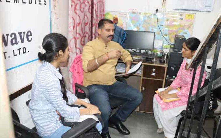 Sirmour News: सिरमौर में कैंपस इंटरव्यू की हैट्रिक! 3 साल में 841 युवाओं को मिली नौकरी, प्रीतिका और सुमन का कंपनी में चयन