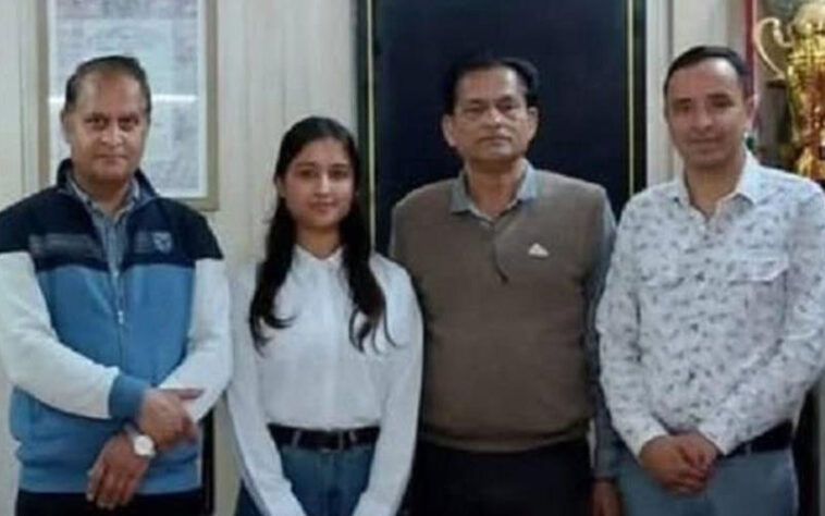 Achievement: हिमाचल की बेटी 22 साल की उम्र में बनी HAS अधिकारी! पहले ही प्रयास में पाया बड़ा मुकाम
