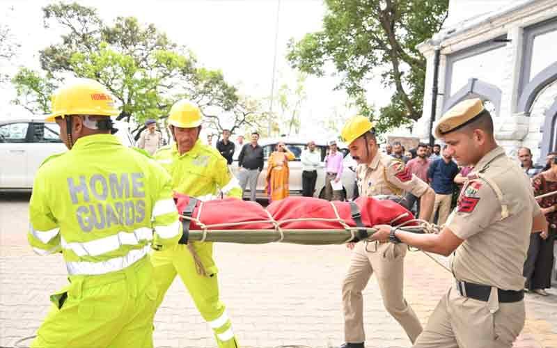 Sirmour News: सिरमौर में आपदा जागरूकता दिवस पर आयोजित की मॉक ड्रिल