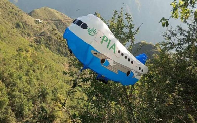 Himachal News Alert: एक ही पंचायत में दूसरी बार ‘पाक’ की दस्तक! हवाई जहाज नुमा गुब्बारा मिलने से हड़कंप