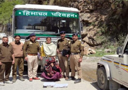 Himachal Crime News: न**शे के खिलाफ पुलिस का एक्शन! महिला से 2 किलो चरस और अफीम जब्त, बस में ले जा रही थी सप्लाई