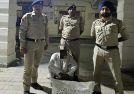 Paonta Sahib: पुलिस ने रिहायशी मकान में मारा छापा! 7440 प्रतिबंधित कैप्सूल बरामद, सोफे के पीछे छुपाई थी खेप