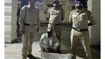 Paonta Sahib: पुलिस ने रिहायशी मकान में मारा छापा! 7440 प्रतिबंधित कैप्सूल बरामद, सोफे के पीछे छुपाई थी खेप