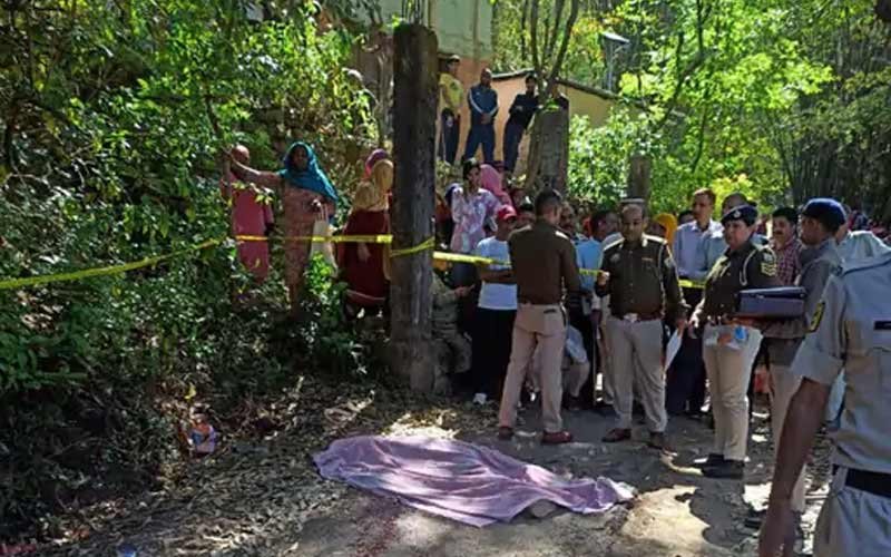 हिमाचल में सनसनी: कॉलेज जा रही छात्रा की गला रेतकर निर्मम ह**त्या! प्रेम प्रसंग या पुरानी रंजिश?