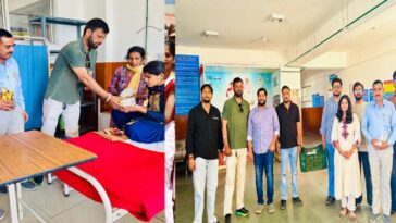 पांवटा साहिब: विधायक सुखराम चौधरी के जन्मदिवस पर अस्पताल में सेवा कार्यक्रम, मरीजों को बांटे फल