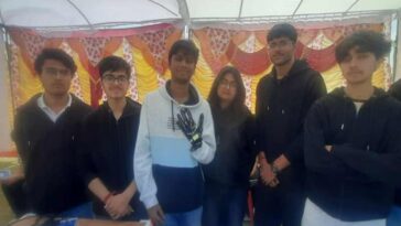 NIT Hamirpur: NIT हमीरपुर के छात्रों ने बनाया सस्ता AI स्मार्ट ग्लव! मूकबधिरों को मिलेगी आवाज, हिंदी और पहाड़ी भी बोलेगा डिवाइस