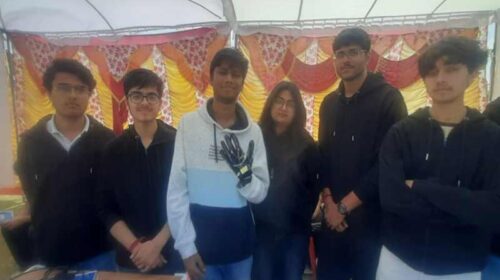 NIT Hamirpur: NIT हमीरपुर के छात्रों ने बनाया सस्ता AI स्मार्ट ग्लव! मूकबधिरों को मिलेगी आवाज, हिंदी और पहाड़ी भी बोलेगा डिवाइस NIT Hamirpur: NIT हमीरपुर के छात्रों ने बनाया सस्ता AI स्मार्ट ग्लव! मूकबधिरों को मिलेगी आवाज, हिंदी और पहाड़ी भी बोलेगा डिवाइस