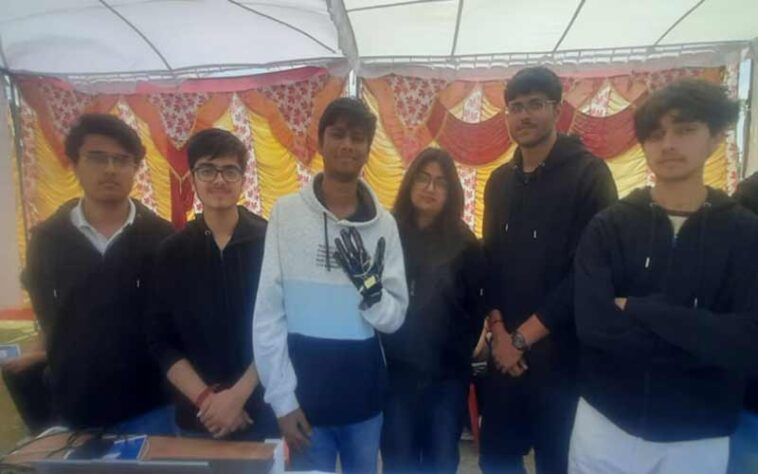 NIT Hamirpur: NIT हमीरपुर के छात्रों ने बनाया सस्ता AI स्मार्ट ग्लव! मूकबधिरों को मिलेगी आवाज, हिंदी और पहाड़ी भी बोलेगा डिवाइस