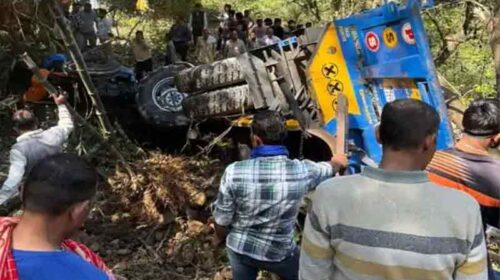 हिमाचल में बड़ा हादसा: खाई में गिरी श्रद्धालुओं से भरी ट्रैक्टर-ट्रॉली! 3 की मौ**त, 32 घायल हिमाचल में बड़ा हादसा: खाई में गिरी श्रद्धालुओं से भरी ट्रैक्टर-ट्रॉली! 3 की मौ**त, 32 घायल