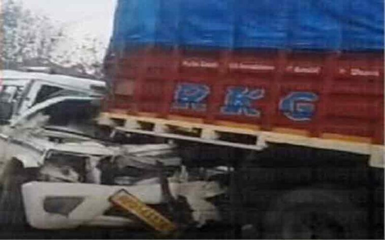 Accident In Himachal: खड़े ट्रक में जा घुसी बेकाबू बोलेरो! एक की मौ**त, दो की हालत गंभीर