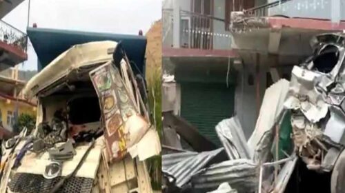 Accident In Himachal: हिमाचल में बेकाबू डंपर ने भवन और गाड़ी को मारी टक्कर! 26 साल के चालक ने गवाई जान Accident In Himachal: हिमाचल में बेकाबू डंपर ने भवन और गाड़ी को मारी टक्कर! 26 साल के चालक ने गवाई जान