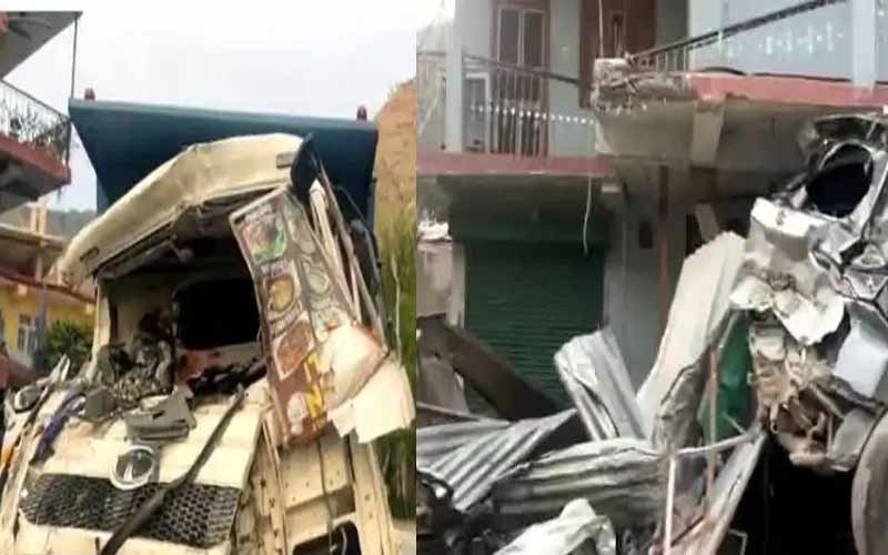 Accident In Himachal: हिमाचल में बेकाबू डंपर ने भवन और गाड़ी को मारी टक्कर! 26 साल के चालक ने गवाई जान