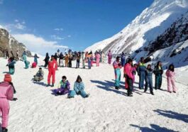 HP Tourist: कोकसर के होटल-ढाबे बंद! भूखे-प्यासे लौट रहे पर्यटक, चाय-पानी को भी तरसे टूरिस्ट