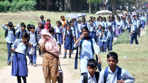 पांवटा साहिब में हीट अलर्ट! अब सुबह जल्दी खुलेंगे स्कूल, आउटडोर एक्टिविटी पर रोक….. पांवटा साहिब में हीट अलर्ट! अब सुबह जल्दी खुलेंगे स्कूल, आउटडोर एक्टिविटी पर रोक…..