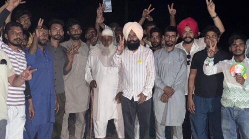 Paonta Sahib: टोकियों में निर्दलीय प्रत्याशी बिट्टू के समर्थन में उमड़ा जनसैलाब, जनता बोली- जीत तय Paonta Sahib: टोकियों में निर्दलीय प्रत्याशी बिट्टू के समर्थन में उमड़ा जनसैलाब, जनता बोली- जीत तय