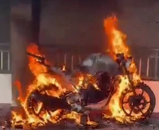 शिमला: नाभा खेल परिसर में खड़ी बाइक में लगी आग, सुरक्षा पर उठे सवाल