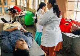 हिमाचल में यहां शादी की खुशियां मातम में बदलीं! बैंड पार्टी की गाड़ी खाई में गिरी, 1 की मौ*त और 15 घायल