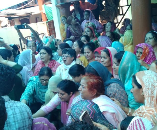 समंदर में थम गए आदित्य के सपने: तिरंगे में लिपटा ओमान से लौटा आदित्य का पार्थिव शरीर! नम आंखों से गांव ने दी अंतिम विदाई