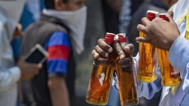 SIRMOUR NEWS: किराये के कमरे में चल रहा था अवैध शराब का कारोबार, पुलिस ने 24 बोतलों के साथ आरोपी दबोचा SIRMOUR NEWS: किराये के कमरे में चल रहा था अवैध शराब का कारोबार, पुलिस ने 24 बोतलों के साथ आरोपी दबोचा