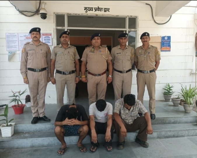 पांवटा साहिब में पुलिस की बड़ी कार्रवाई, 9.22 ग्राम चिट्टा के साथ तीन युवक गिरफ्तार पांवटा साहिब में पुलिस की बड़ी कार्रवाई, 9.22 ग्राम चिट्टा के साथ तीन युवक गिरफ्तार