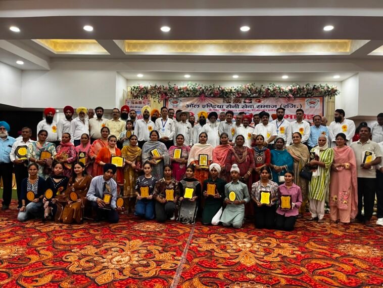 पांवटा साहिब में ऑल इंडिया सैनी समाज की अनूठी पहल: मेधावी छात्रों को किया सम्मानित, शिक्षा और समाज सेवा का दिया संदेश