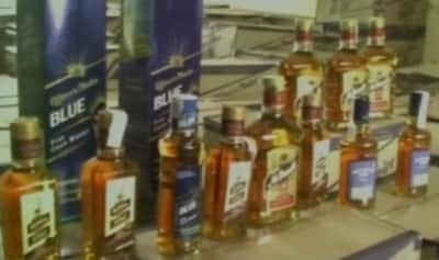 Sirmour News: ROYAL STAG for sale in chandigarh की 24 बोतलों के साथ व्यक्ति गिरफ्तार, कालाआम्ब पुलिस की कार्रवाई….. Sirmour News: ROYAL STAG for sale in chandigarh की 24 बोतलों के साथ व्यक्ति गिरफ्तार, कालाआम्ब पुलिस की कार्रवाई…..